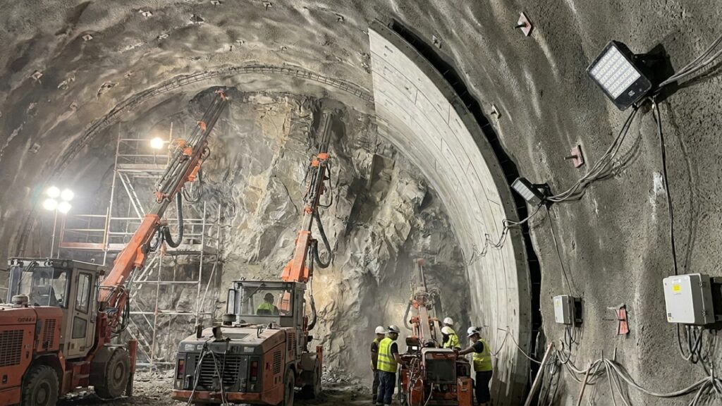 Megatúnel submarino considerado o mais profundo do planeta surpreende o mundo ao registrar avanço implacável a 392 metros abaixo do mar