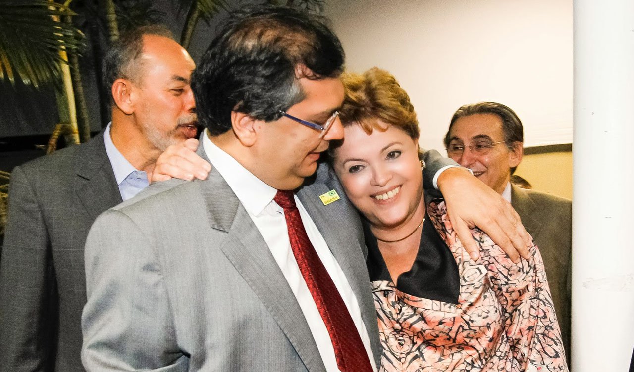 Levantamento aponta o pré-candidato a governador Flávio Dino (PCdoB) com 55,3% das intenções de voto, seguido por Luis Fernando Silva (PMDB) com 13,5% e Eliziane Gama (PPS) com 6,9%; num único cenário para eleição presidencial, a presidente Dilma Rousseff teria 58,7% das intenções de votos no Maranhão, seguida por Aécio Neves (9,3%) e Eduardo Campos, com 7,1%
