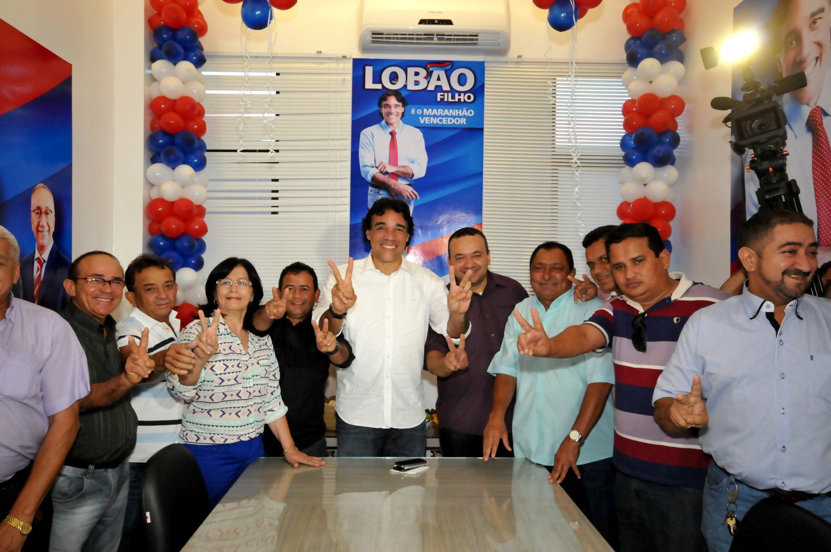 O pré-candidato do PMDB ao governo estadual reuniu-se ainda com o bispo da Diocese de Imperatriz, Don Gilberto Pastana e com o pastor presidente da igreja Assembleia de Deus, Raul Cavalcante; Lobão Filho disse que defender a liberdade de expressão e religiosa, o peemedebista busca aproximação com líderes religiosos do estado para dialogar e reafirmar seu compromisso com o estado laico