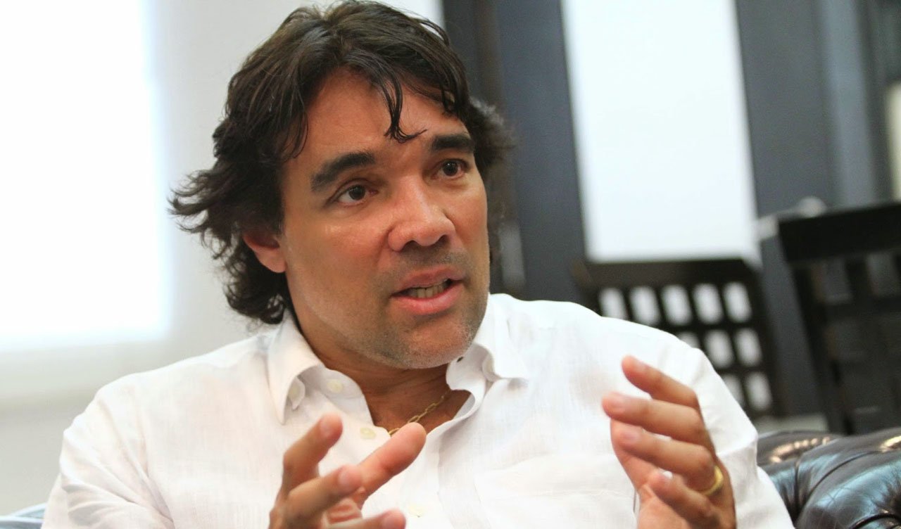 Dada a largada para a corrida eleitoral, as cartas foram jogadas na mesa e o candidato apoiado pela governadora Roseana Sarney, Edinho Lobão, não conseguiu nem mesmo ter o PT de Dilma Rousseff e Lula na chapa majoritária; ele teve que lançar uma "chapa pura" com outro integrante do PMDB para a disputa; o PMDB maranhense também não consegue o monopólio do apoio de Dilma; a legenda não obteve na Justiça Eleitoral o aval para que o comitê da militância petista de apoio a Flávio Dino, líder nas pesquisas, fosse destituído