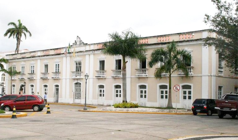 O desembargador Antonio Guerreiro Júnior deferiu a suspensão, pelo prazo de 48 horas, de mandado judicial que determinou a reintegração de posse das dependências da Prefeitura de São Luís e imediata desocupação do local por professores grevistas; a medida cautelar foi requerida pela Procurador-geral do Município ante a possibilidade de negociação entre as partes para a desocupação voluntária do prédio.
 