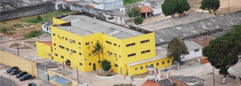 Um monitor que presta serviços à Sejap) do Maranhão foi baleado durante um tumulto no Complexo Penitenciário de Pedrinhas, em São Luís (MA); as primeiras informações dão conta de que o tiro foi disparado por um dos presos; três detentos também se feriram durante a confusão; só este ano, 14 detentos já foram mortos no interior da unidade
 