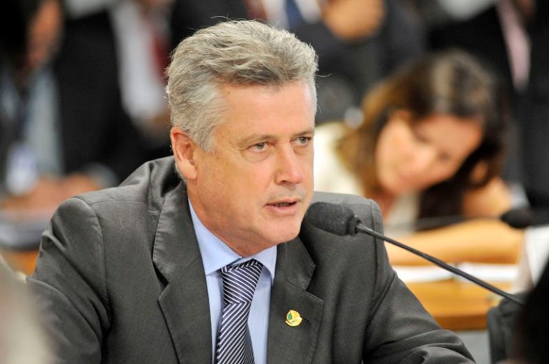 Após duas décadas de alianças, políticos e partidos historicamente ligados às lutas populares e que se consideravam de esquerda resolvem se afastar do Governo Trabalhista