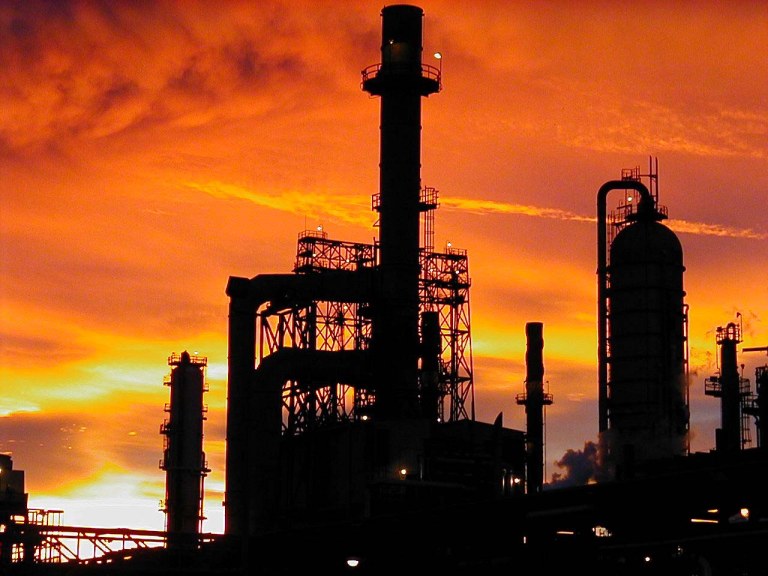 A hora é propícia para unir o povo e lutar em defesa da democracia e do mandato legítimo e constitucional da presidenta Dilma, em defesa da Petrobras