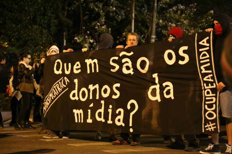 De fato, extrapolou a premissa e realidade na qual 5 famílias detêm o comando (oligopólio) dos veículos em cultura e sistema proporcional nos estados. Não dá mais para se ter esta constatação em práxis econômica