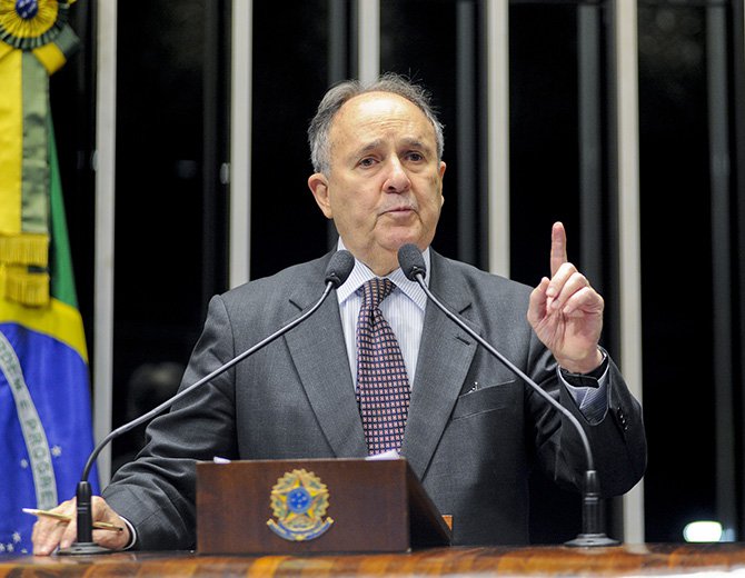 A trajetória e o alinhamento político do formulador da proposta, o senador Cristovam Buarque (PDT-DF), encarregam-se de revelar seu simplismo, que não corresponde à complexidade do espectro de forças políticas do país