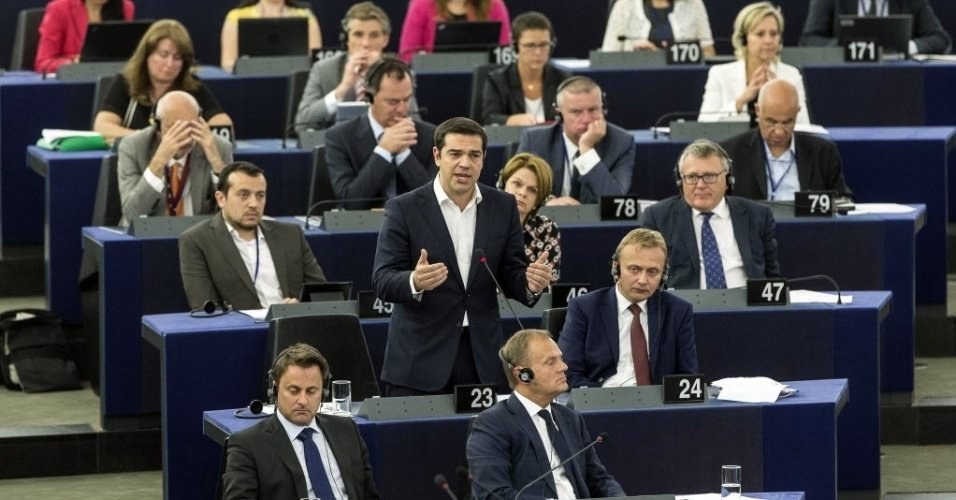 Pode-se dizer que a crise econômica europeia é, acima de tudo, uma crise política, tendo em vista que as políticas nacionais e da UE estão desconectadas do sentido da democracia