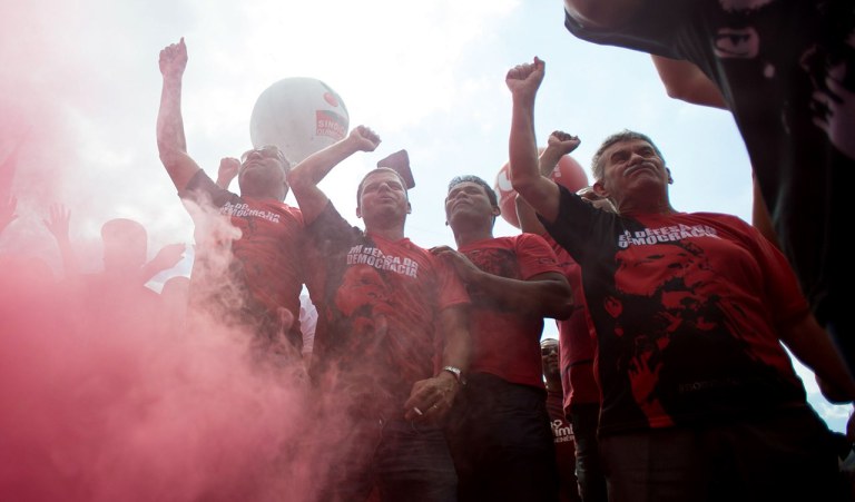 Manifestantes fazem concentração em frente ao Instituto Lula (Marcelo Camargo/Agência Brasil)