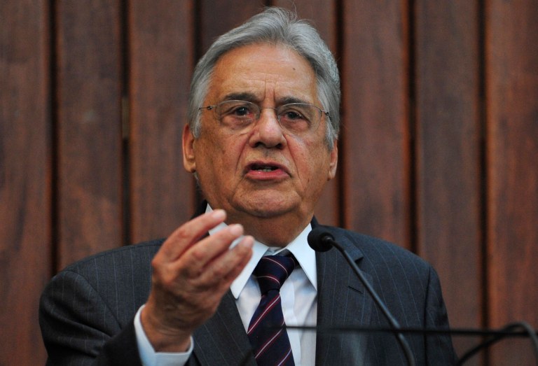 A frase "A história se repete como farsa" o é realmente verdadeira. Os tucanos, nas pessoas políticas de Fernando Henrique, José Serra e Aécio Neves, repetem a mesma conduta criminosamente golpista do udenista Carlos Lacerda