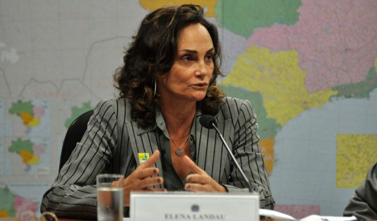 FHC e Landau, entre outros privatistas e entreguistas, foram escorraçados do governo pelo voto popular. Agora, eles desejam voltar ao poder através de um golpe para concluir o serviço sujo da privatização
 