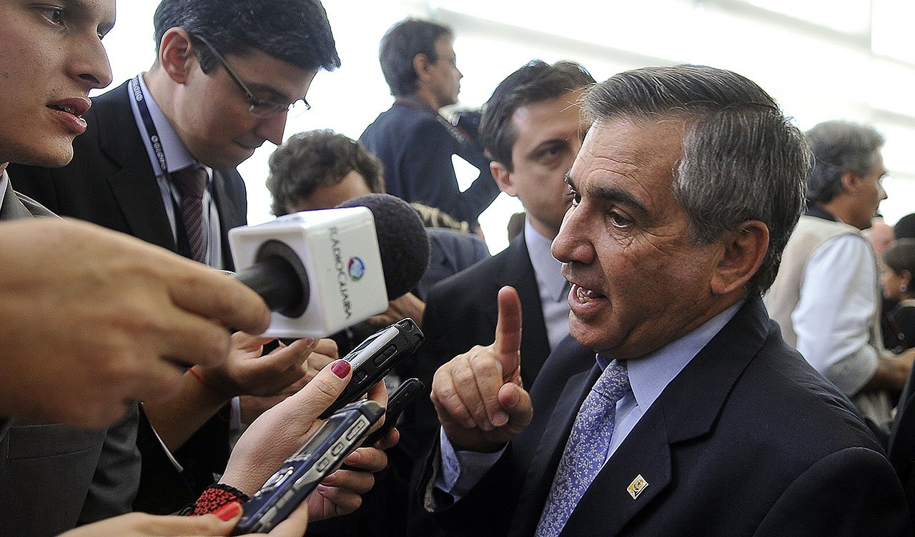 Brasília - O ministro Gilberto Carvalho, da Secretaria-Geral da Presidência da República, fala à imprensa após posse do novo ministro do Trabalho, Brizola Neto, em cerimônia no Palácio do Planalto