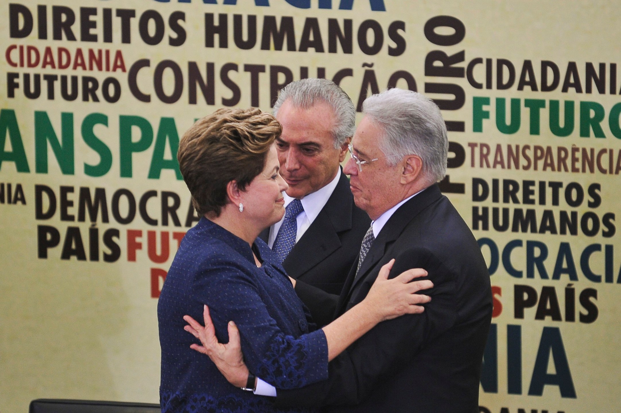 "Crescimento do desemprego preocupa os brasileiros e cobra respostas do governo Dilma mas não deve servir para alimentar ilusões sobre a política econômica da oposição", diz Paulo Moreira Leite, colunista do 247; "Nos oito anos de governo Fernando Henrique Cardoso, o índice de desemprego sempre foi superior aos 7,9% atingidos em outubro de 2015. O menor índice foi de 8,4% e o maior chegou a 12,1%. A média anual foi 20% superior ao desempenho dos anos Lula-Dilma, enquanto os juros da taxa Selic tiveram uma média de 26,6% ao ano, com picos de 41,2% e 39,9% – recorde jamais igualado pelos governos que vieram depois"