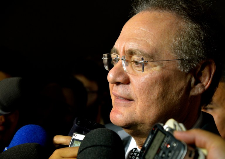 Brasília - Renan Calheiros fala à imprensa em sessão do Congresso Nacional para votação de matérias orçamentárias (Valter Campanato/Agência Brasil)
