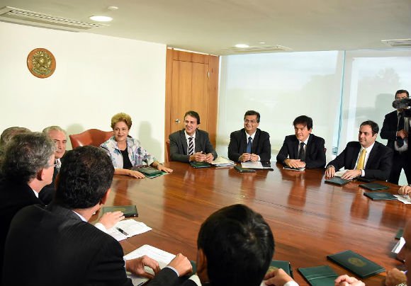 Assim como em outros momentos da história, o Nordeste, mais uma vez, fez jus ao papel de trincheira dos grandes valores democráticos da Nação. Com um conjunto coeso de governadores, que formam um ampla frente de centro-esquerda, o Nordeste desempenhou papel decisivo em defesa da democracia neste ano turbulento que chegou ao fim, aparentemente, em águas mais tranquilas