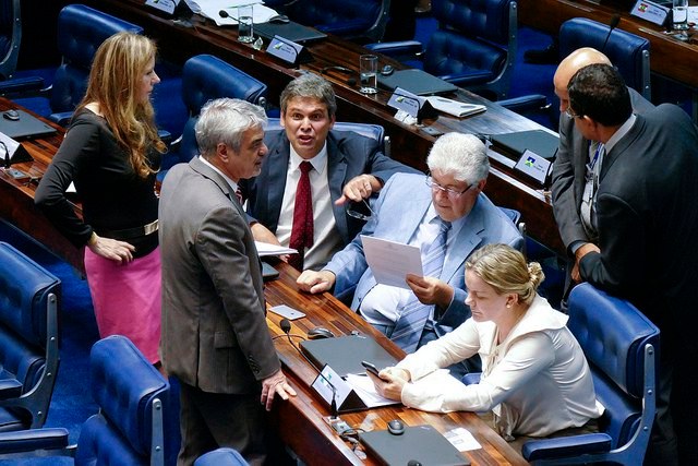 Exigir o fim da Lava-Jato como processo político e o julgamento das denúncias contra o PSDB deveriam interessar mais neste quadrante em que a ruas voltarão a se polarizar