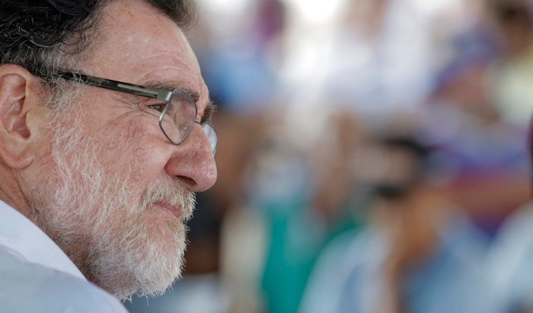 Em entrevista à jornalista Tereza Cruvinel, o ministro do Desenvolvimento Agrário, Patrus Ananias, aponta os excessos e distorções da Operação Lava Jato e fala de sua preocupação com o conjunto de ameaças reais ao Estado Democrático de Direito que vem se ampliando; "Tem faltado respeito ao devido processo legal, ao direito ao contraditório, à ampla defesa, à presunção da inocência até prova em contrário", cita; ele critica ainda que "um criminoso que faz delação premiada acaba conquistando o papel de juiz"; na pasta que ocupa desde o ano passado, Patrus busca avançar na reforma agrária e fortalecer a agricultura familiar