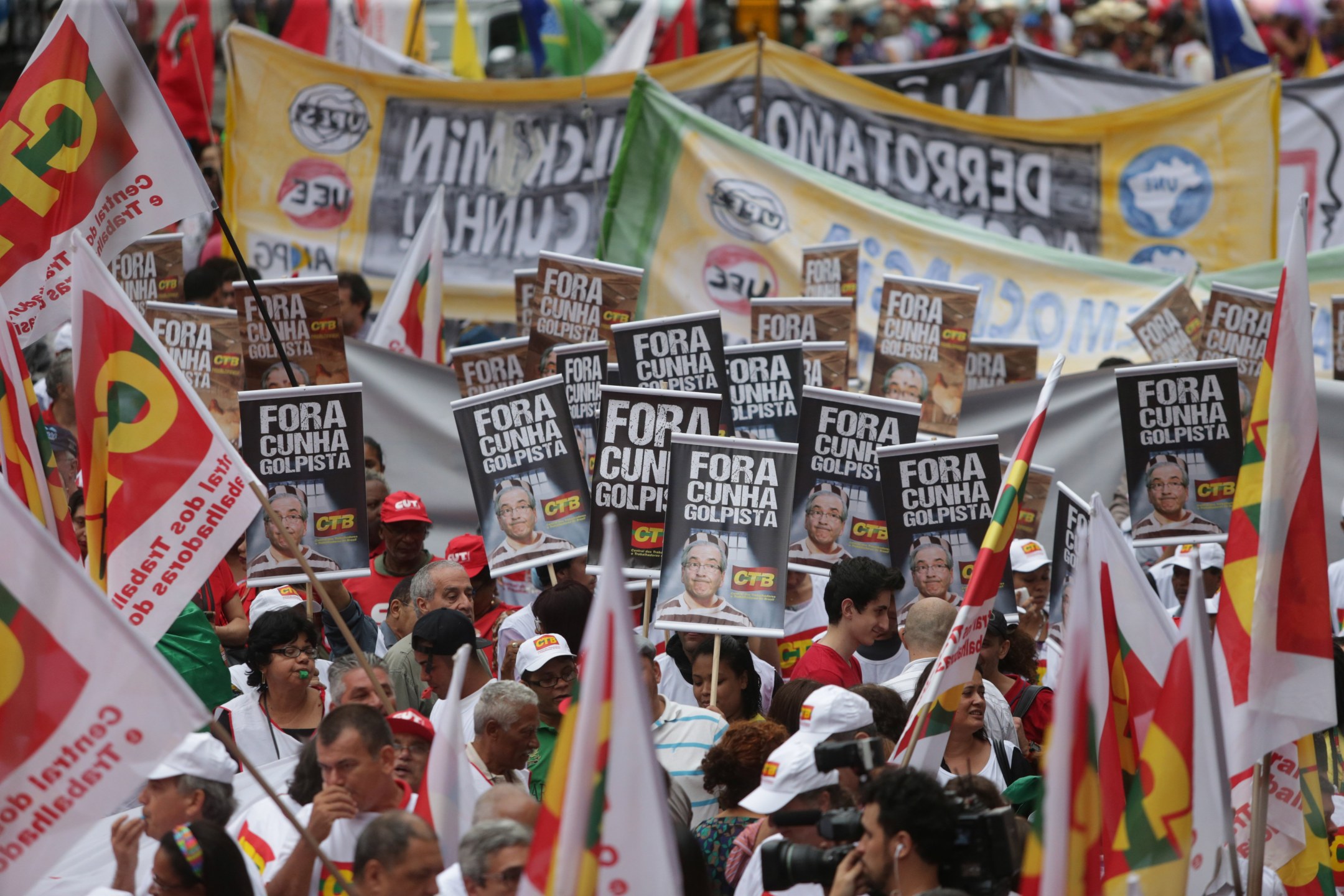 16/12/2015 - São Paulo - Protesto contra o pedido de impeachment da presidente Dilma.