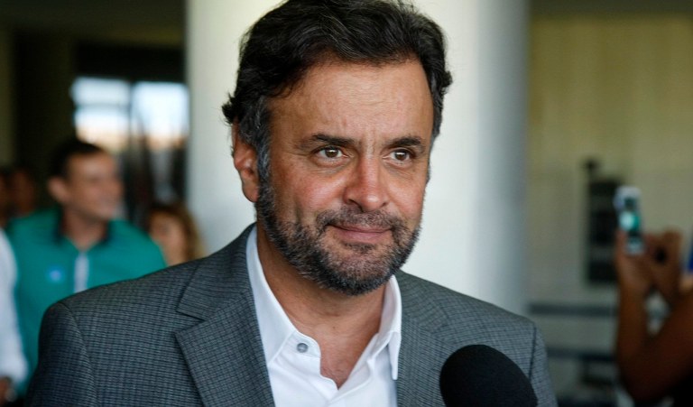 Senador Aécio Neves (PSDB-MG) concede entrevista divulgando apoio ao senador Cássio Cunha Lima (PSDB-PB) a candidato oficial do PSDB na disputa da Mesa Diretora. Foto: Marri Nogueira/Agência Senado