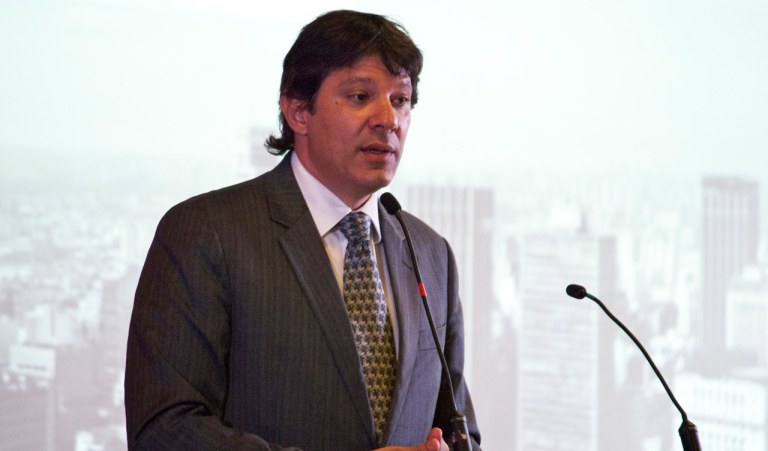 SÃO PAULO, SP, 31.10.2013: SPCINE/SP - O governador Geraldo Alckmin, o prefeito Fernando Haddad e a ministra da Cultura, Marta Suplicy, durante cerimônia do lançamento do projeto de lei de criação da SP Cine - Empresa de Cinema e Audiovisual, na praça das