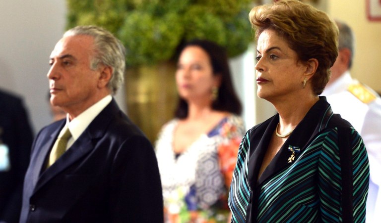 Brasília - A presidenta Dilma Rousseff e o vice-presidente, Michel Temer, participam da solenidade onde recebem os cumprimentos de oficiais-generais no Clube do Exército (Antonio Cruz/Agência Brasil)