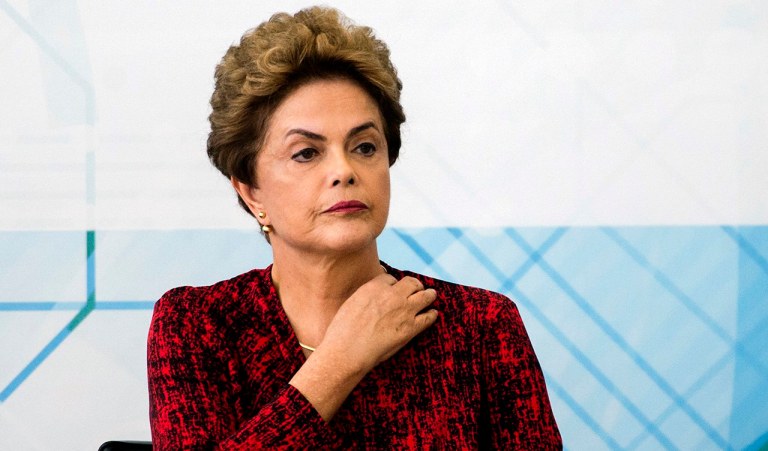 Sob o comando de Lula a inflação saiu dos 12,53% herdados de FHC e nunca chego aos dois dígitos novamente e Dilma manteve esse padrão. (...) Por essas e outras temos de ter cuidado com o que dizem os lacerdistas, os golpistas e os canalhas de todo gênero