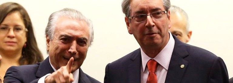 "O PT teve votos nas ruas em 2014, mas não teve na Câmara em 2016. Ponto. Reclamar do juiz não adianta mais. A essa altura ninguém mais convence ninguém com argumentos", diz o colunista do 247 Alex Solnik; segundo ele, não adianta querer “salvar a nação” de Michel Temer ou de Eduardo Cunha; "Se o impeachment passar no Senado, eles têm que assumir. Nem que seja para mostrar que são incompetentes e incapazes de tirar o país da recessão e da instabilidade política. É melhor que eles passem por esse vexame do que algum presidente que for eleito graças a essa emenda totalmente sem sentido que a Marina e alguns senadores querem vender como a solução mágica, numa espécie de ação de telemarketing", afirma