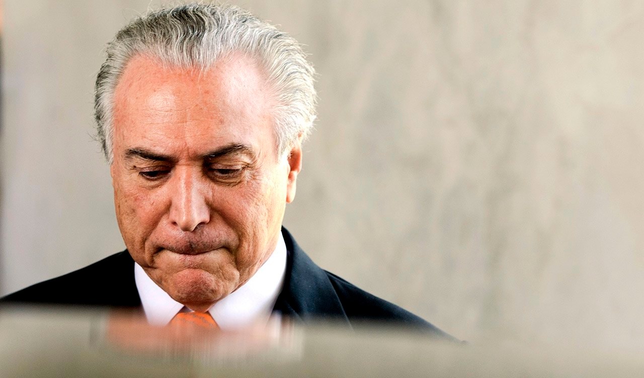 Brasília - O vice-presidente, Michel Temer, fala à imprensa ao deixar seu gabinete no Palácio do Planalto (Marcelo Camargo/Agência Brasil)