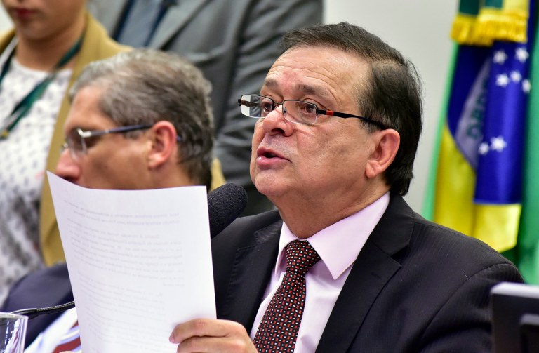 Famoso por suas ligações com notórios bandidos, o deputado Jovair Arantes (PTB-GO) foi poupado pela mídia golpista. A revista Veja, por exemplo, optou por "arquivar" velhas denúncias que publicou contra o agora impoluto e ético "relator do impeachment"