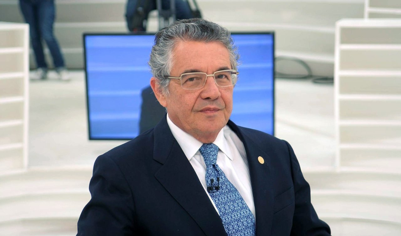 'Ministro do STF, Marco Aurélio Mello fez uma defesa veemente do estado de direito e da constituição brasileira, no programa Roda Viva, da TV Cultura, e fez duras críticas ao juiz Sergio Moro por manter no xilindró pessoas acusadas, sem culpa formada, com o objetivo de transformá-las em delatoras, como é o caso de Marcelo Odebrecht', diz o colunista do 247 Alex Solnik; "Eu não posso dizer que todas as decisões do juiz Sergio Moro - a não ser que ele seja um semideus - estejam corretas, afinadas com a lei. Vamos bater um carimbo com esse fato e aí não teremos mais recurso. O recurso deve ser apreciado com absoluta equidistância", apontou o ministro
