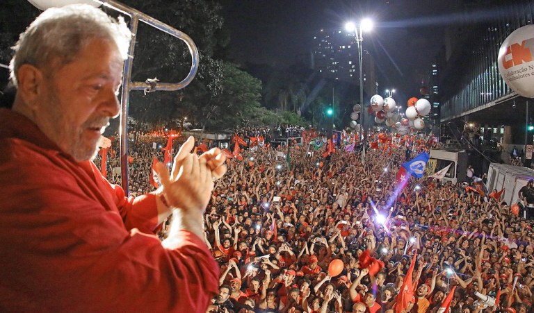 O procurador-geral da República, Rodrigo Janot, sócio do golpe de Estado no Brasil, abriu nova temporada de caça a Luiz Inácio Lula da Silva. A ideia dos “justiceiros” é matar de morte matada a possibilidade de retorno da presidente eleita Dilma Rousseff em 180 dias e, de lambuja, tirar o ex-presidente do jogo de 2018