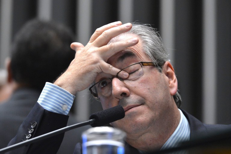 Quem levanta a questão é Eduardo Guimarães, do Blog da Cidadania; "A chantagem foi amplamente usada por Cunha. E para variados fins. Além de chantagear o PT com o impeachment de Dilma para que o partido não votasse pela abertura de seu processo de cassação na Câmara, o agora ex-presidente da Casa chantageou parlamentares de outros partidos", diz ele; "O questionamento dos atos de Cunha no STF permite, portanto, que aquela Corte anule todos os atos do ex-presidente da Câmara que possam ter prevalecido ao custo de estratégias como chantagem, intimidação, suborno e outros meios ilícitos de levar parlamentares a votarem como ele queria"