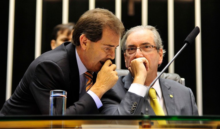 Para completar o quadro de intranquilidade pelos golpistas, a defenestração de Cunha pelo STF em peso cria uma situação nova para a Corte que lhe permite, em tese, analisar o mérito do impeachment para poder decidir se o ato do ex-presidente da Câmara de abrir o processo é ou não passível de anulação
