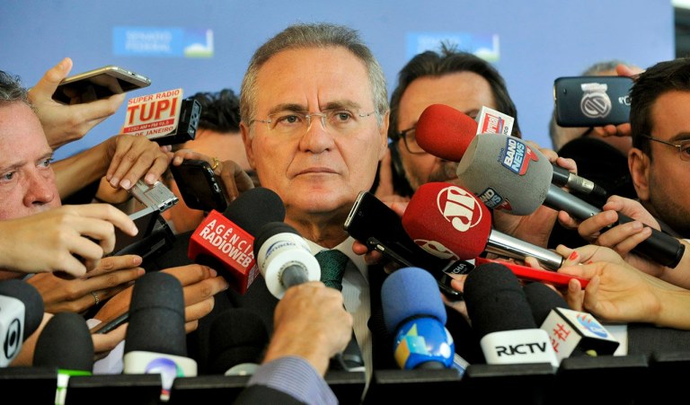 O colunista Paulo Moreira Leite, diretor do 247 em Brasília, atesta que ao dizer que o pedido de anulação da votação que abriu o processo de impeachment na Câmara era "brincadeira", Renan Calheiros perdeu a oportunidade de dar uma resposta séria a uma questão grave; "As noções de Direito e Justiça, ainda mais quando aplicadas a um caso relevante como o afastamento de uma presidente eleita, não podem ser modificadas ao sabor de argumentos de fundo burocrático, que só servem para justificar decisões apressadas, que atropelam direitos e valores previstos pela Constituição. A experiência ensina que os crimes contra a democracia devem ser evitados preventivamente já que, depois de cometidos, não podem ser reparados", afirma; leia íntegra