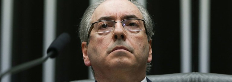 "Toda a Brasília sabe que Cunha é o verdadeiro homem-bomba prestes a explodir. As explosivas gravações e as delações de Sérgio Machado e de seus filhos vão parecer brincadeira de criança quando, por hipótese, Cunha estiver atrás das grades e, para livrar a sua cara vai apontar todas as caras e mãos sujas de petróleo que até agora lhe prestam reverência. O divisor de águas será o dia da sua cassação", afirma Alex Solnik; "Rápido no gatilho como é, é bem provável que se antecipe ao pedido de prisão – como fez Sérgio Machado - e resolva se transformar no maior delator premiado da história da Lava Jato. E começar a contar a verdadeira história do impeachment. E então Brasília vai tremer", prevê