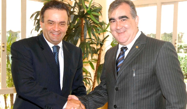 A prisão de Nárcio Rodrigues está agitando Minas Gerais. Homem da inteira confiança de Aécio Neves no passado, o atual presidiário parece que andou se estranhando com os aspones do cambaleante chefão do PSDB. Há rumores de que ele poderia abrir o longo bico e delatar alguns tucanos