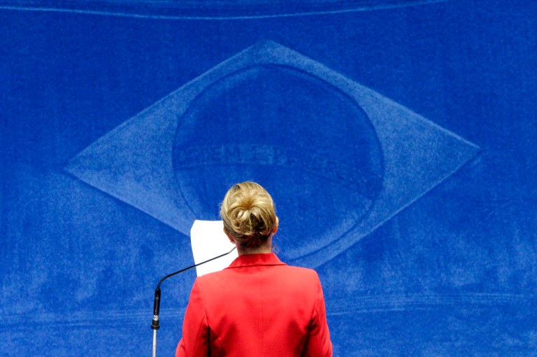 Ao dizer que o Senado não tem moral para julgar a presidente Dilma Rousseff, a senadora Gleisi Hoffmann (PT-PR) não fez uma crítica pessoal a ninguém, argumenta o colunista Marcelo Zero; "Ela fez uma crítica, inteiramente pertinente, ao processo do impeachment sem crime. Afinal, não há fraude com moral. Não há golpe ético", diz ele; "O que começa mal, termina mal. O que começa sem ética, termina coberto de vergonha. Todos os jornais internacionais comentam a vergonha que é o golpe brasileiro. O golpe nos converteu numa republiqueta de bananas. O golpe desmoralizou o Brasil"