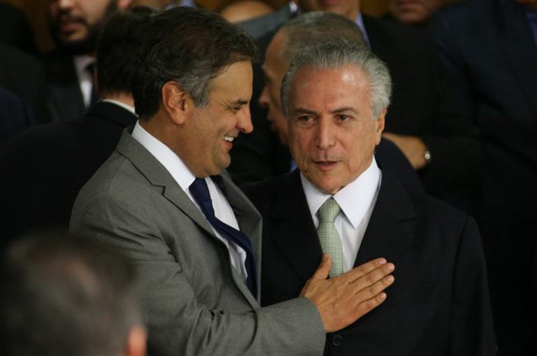 "A tendência é que o PSDB encoste Michel Temer na parede com a agenda liberal, o que o colocará em xeque com os políticos e com o povo, criando condições até para uma substituição indireta de Temer por um tucano", prevê o colunista Leopoldo Vieira; "Assim, o cenário pós-Impeachment terá como centro a disputa do PSDB em torno das entregas ao mercado, que significa fazer o PMDB sucumbir na impopularidade e erosão de base parlamentar e municipal para servir de bucha de canhão dos tucanos"