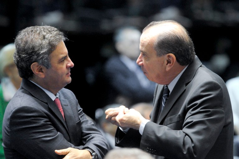 Parcial da bancada do plenário durante sessão deliberativa extraordinária.
E/D:
senador Aécio Neves (PSDB-MG);
senador Aloysio Nunes Ferreira (PSDB-SP).