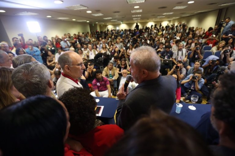 O "Nós e eles" não é, como insinuam e acusam, uma manifestação de sectarismo subjetivista de Lula, muito menos um exercício de retórica, nem o retorno a posições isolacionistas. É a expressão de uma realidade objetiva e da correlação de forças no Brasil do golpe
