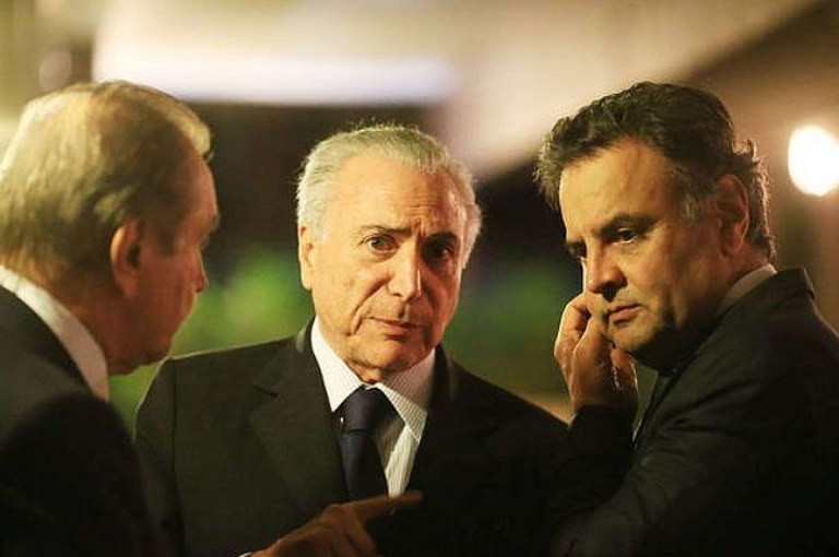 "O golpe pretende retirar o caráter histórico do país, enraizado num passado que busca superar e num futuro a que se projetava, com as conquistas obtidas nos anos anteriores", diz o colunista Emir Sader sobre o projeto de Michel Temer e seus aliados no Congresso para o Brasil; para ele, o governo é um "projeto de liquidação do potencial político de liderança regional e do Sul do mundo que o Brasil revelou possuir"; "O governo do golpe destrói a imagem do Brasil diante dos brasileiros e diante do mundo. Quer reduzi-lo a um país sem dignidade e sem auto estima. Se não for derrubado, o governo golpista passará à historia como o coveiro da democracia, dos direitos da massa da população e da própria identidade nacional"