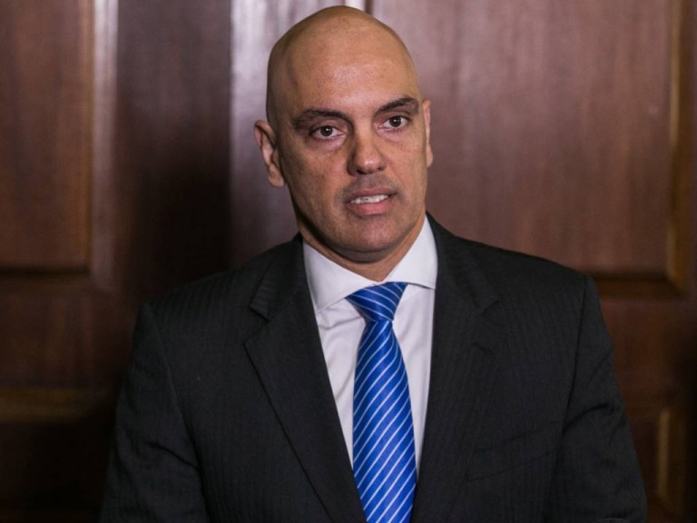 Jornalista Alex Solnik escreve em novo artigo no 247 que o ministro da Justiça, Alexandre Moraes, "precisa se afastar ou ser afastado para tratamento da amnésia seletiva que 'não teve nenhum problema' em expor"; Solnik analisa declarações desencontradas sobre os episódios dos massacres de detentos em Roraima e no Amazonas; "seu esquecimento' resultou em uma chacina no presídio daquele estado com 33 mortes horripilantes que não serão esquecidas, diz Solnik sobre o pedido que Moraes não atendeu de envio de ajuda a Roraima em 2016