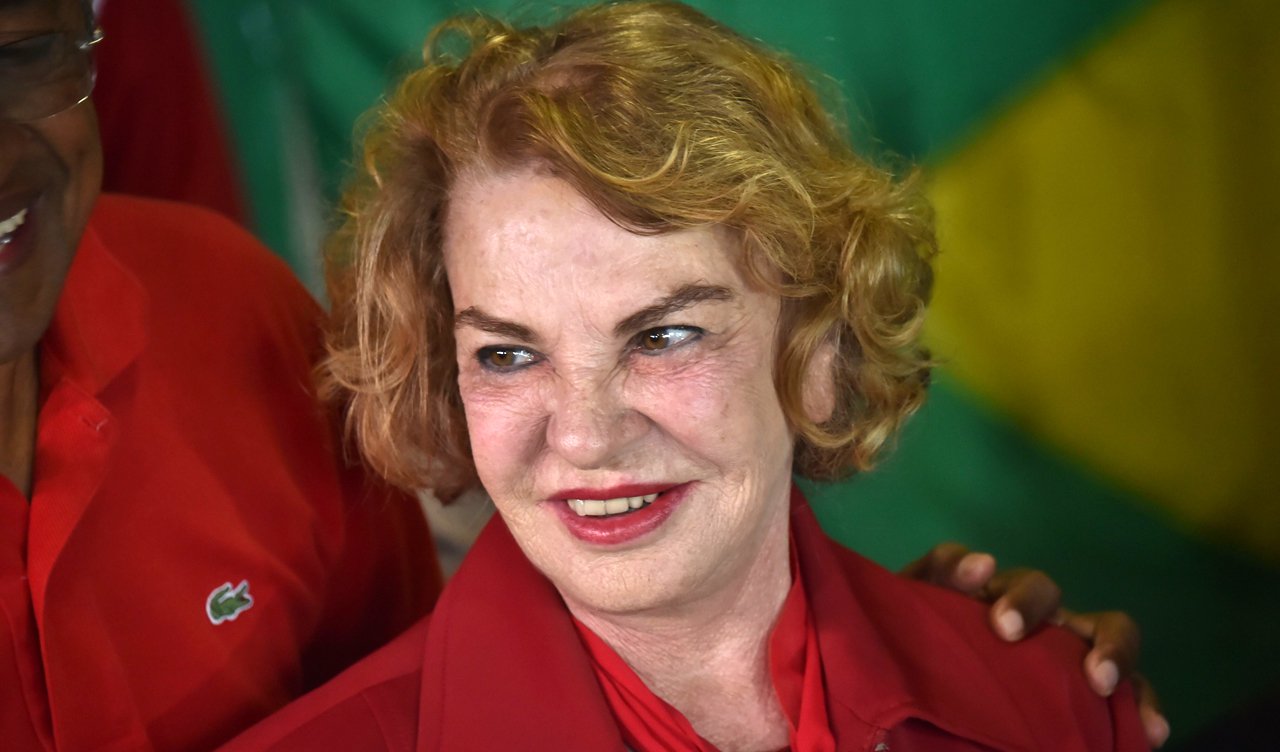Marisa não tem a vocação política de Lula, mas sua aguçada sensibilidade funciona como um radar que lhe permite captar o âmago das pessoas e discernir as variáveis de cada situação. Por isso, é capaz de dizer a Lula verdades que o ajudam a não se afastar de sua origem popular nem ceder ao mito que se cria em torno dele. A simplicidade talvez seja o predicado que ela mais admira nas pessoas