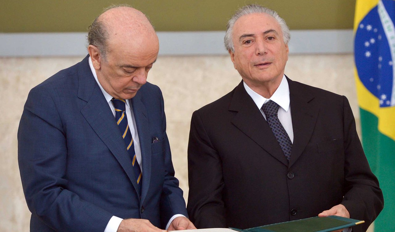 "José Serra não tinha o que propor ao governo. A política externa do governo desapareceu, mais além de conflitos regionais, sem maior expressão internacional. A saída do ministro das Relações Exteriores poderia ser um momento para que o governo mudasse as prioridades e o tom do discurso", diz o colunista do 247 Emir Sader; no entanto, avalia, é mais provável que o governo perca essa oportunidade; "Temer vai discutir com Serra, que por sua vez vai querer emplacar alguém que mantenha a linha pitbull colocada em prática por ele. Aloysio Nunes estaria perfeitamente nesse figurino retrógrado", prevê; Sader acredita que "só um governo eleito pelo povo pode recuperar a soberania perdida"