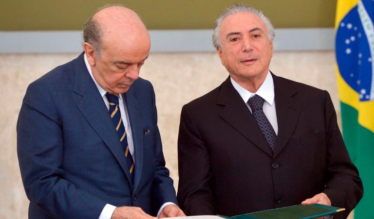"José Serra não tinha o que propor ao governo. A política externa do governo desapareceu, mais além de conflitos regionais, sem maior expressão internacional. A saída do ministro das Relações Exteriores poderia ser um momento para que o governo mudasse as prioridades e o tom do discurso", diz o colunista do 247 Emir Sader; no entanto, avalia, é mais provável que o governo perca essa oportunidade; "Temer vai discutir com Serra, que por sua vez vai querer emplacar alguém que mantenha a linha pitbull colocada em prática por ele. Aloysio Nunes estaria perfeitamente nesse figurino retrógrado", prevê; Sader acredita que "só um governo eleito pelo povo pode recuperar a soberania perdida"