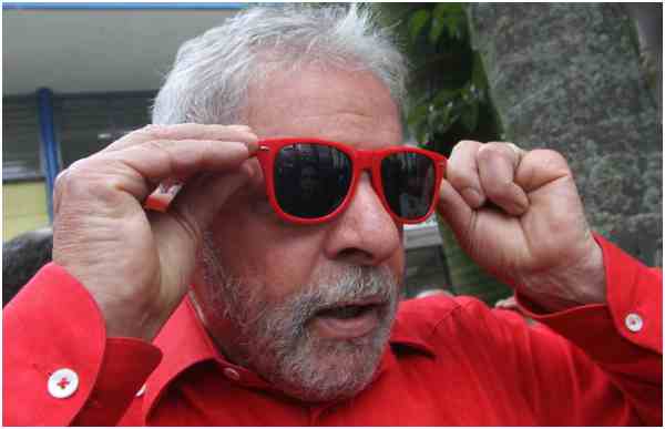 A ridícula Folha de S. Paulo faz torcida contra Lula ao invés do “jornalismo imparcial” que anuncia. Poderia o jornalão fazer a torcida contra ou a favor de quem bem entendesse se ao menos tivesse a honradez de assumir que o faz