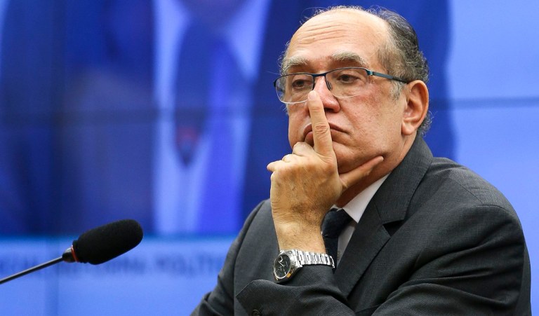 Brasília - O presidente do TSE, Gilmar Mendes, e o presidente da Câmara dos Deputados, Rodrigo Maia, durante encontro para realização do Seminário Internacional sobre Sistemas Eleitorais. (Marcelo Camargo/Agência Brasil)