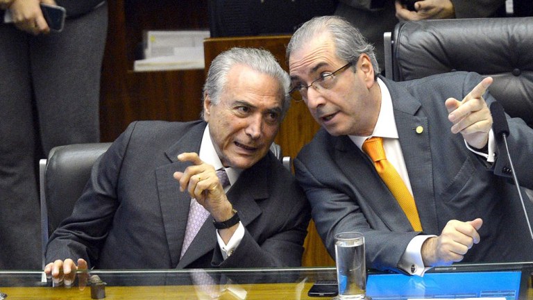 BrasÃlia - O vice-presidente Michel Temer e o presidente da Câmara dos Deputados, Eduardo Cunha, durante solenidade de entrega da Medalha do Mérito Legislativo 2015 (Antonio Cruz/Agência Brasil)