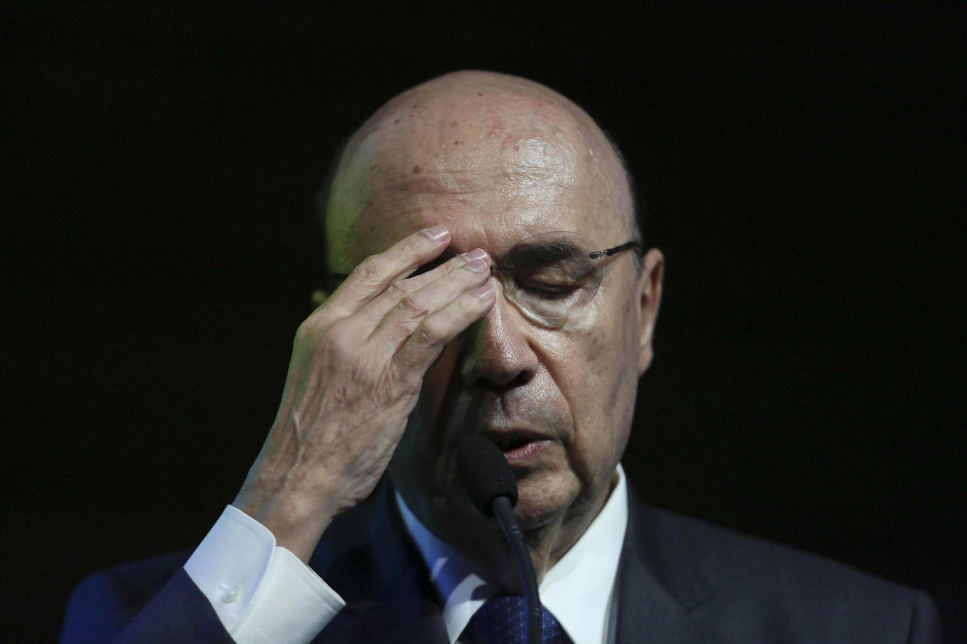 Talvez é o próprio Meirelles quem precise de reza para se livrar das recorrentes delações. Por ora, o banqueiro segue blindado na mídia e na lava jato