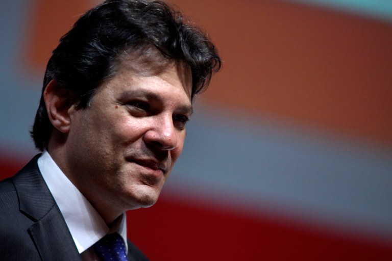 SP - DILMA/DISCURSO/EVENTO - ECONOMIA - O ministro da Educa��o, Fernando Haddad, durante a cerim�nia de premia��o "Os Brasileiros do Ano", promovida pela Editora Tr�s, no Credicard Hall, na zona sul de S�o Paulo, nesta ter�a-feira. 06/12/2011 - Fo