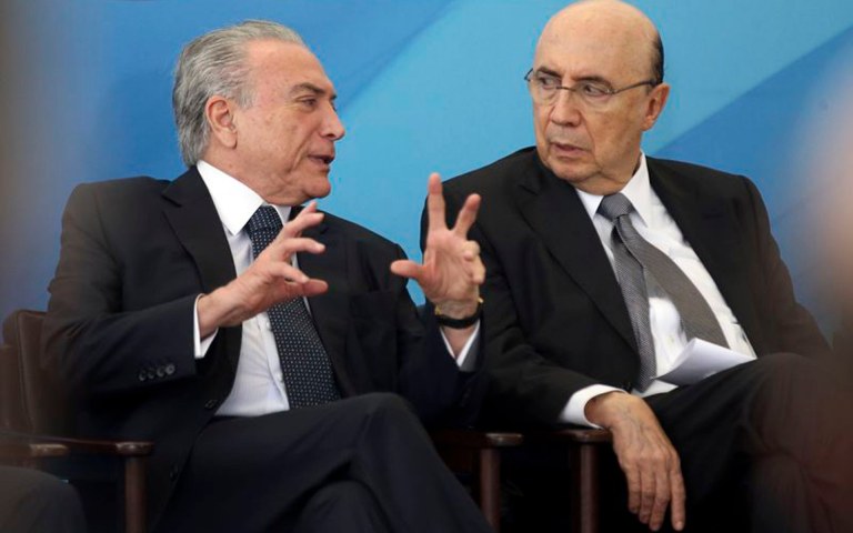 Bras�lia - O presidente Temer e o ministro da Fazenda, Henrique Meirelles participam do lan�amento do Programa BNDES Giro, que visa simplificar pela internet, a concess�o de cr�dito (Antonio Cruz/Ag�ncia Brasil)